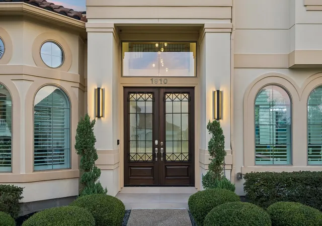 Photo 3 of Sale Pending at 1910 Mystic Arbor Ln, Houston, TX 77077 | MLS# 43105548 | Listing updated on 2026-09-03
