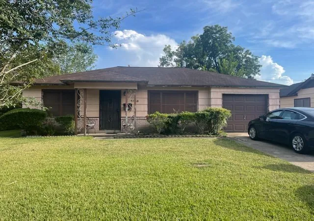 Homes for sale in Houston, TX | 5758 Belmark St, Houston, TX 77033 | MLS# 88575138