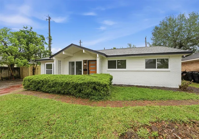 Photo 2 of Single family home for sale at 4110 Brookston St, Houston, TX 77045 | MLS# 38321720 | Listing updated on 2026-08-23