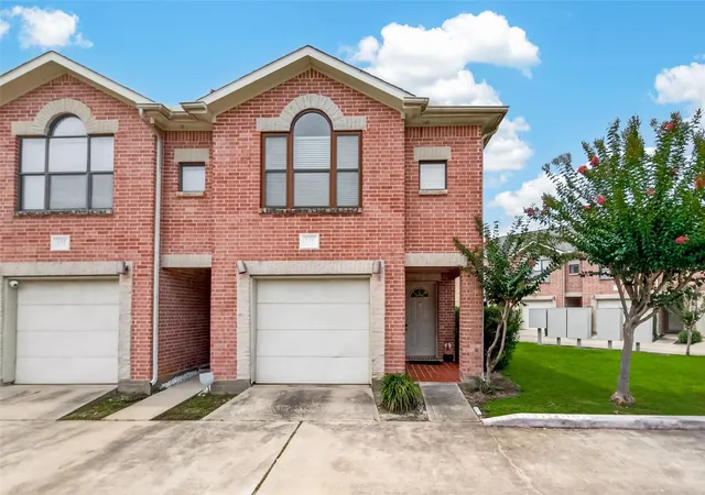 Homes for sale in Houston, TX | 5941 South Loop E #104, Houston, TX 77033 | MLS# 32008189
