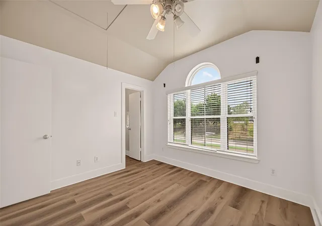Homes for sale in Houston, TX | 5941 South Loop, Houston, TX 77033 | Houzeo