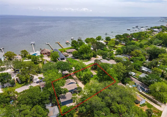 Homes for sale in Bacliff, TX | 3726 Bayshore Dr, Bacliff, TX 77518 | MLS# 10541347