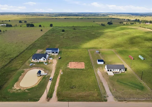 Photo 4 of Single family home for sale at 2995 Meier Rd S, Sealy, TX 77474 | MLS# 40337863 | Listing updated on 2026-09-01