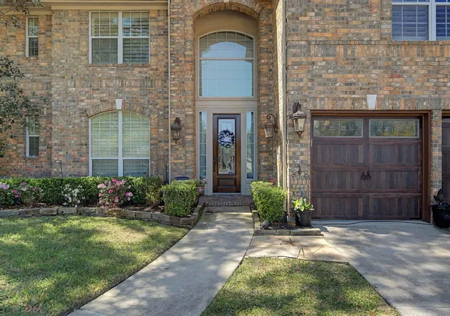 Photo 3 of Sale Pending at 28431 Lauren Cvs Ln, Spring, TX 77386 | MLS# 9199397 | Listing updated on 2026-09-22