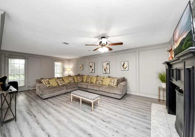 Photo 4 of Single family home for sale at 3925 Spring Crst Ct, Pearland, TX 77584 | MLS# 6774385 | Listing updated on 2026-05-05