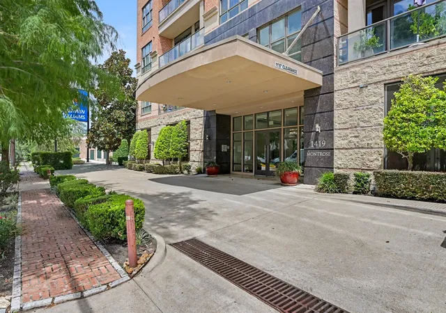 3rd image of 1419 Montrose Blvd, Houston, TX 77019