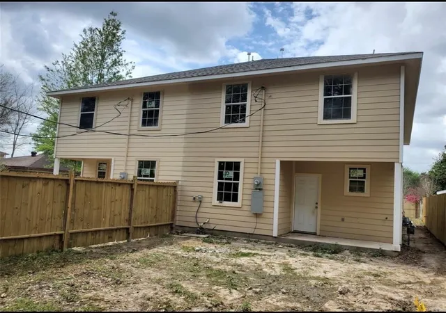 Listing Photo 5 - Condo for sale in building located at 13310 Robertcrest St, Houston, TX 77039 - Unit #B