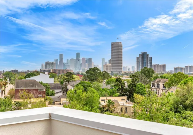 Photo 2 of Townhouse for sale at 5219 Calle Cordoba Pl, Houston, TX 77007 | MLS# 94383867 | Listing updated on 2026-08-29