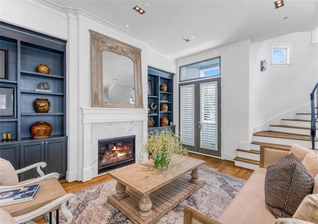 Photo 3 of Townhouse for sale at 5219 Calle Cordoba Pl, Houston, TX 77007 | MLS# 94383867 | Listing updated on 2026-08-29