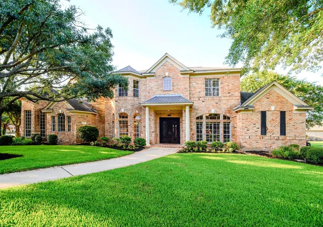 Photo 1 of Single family home for sale at 60 Champion Villa Dr, Houston, TX 77069 | MLS# 70646712 | Listing updated on 2026-09-20