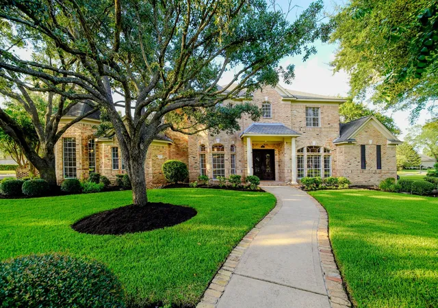 Photo 2 of Single family home for sale at 60 Champion Villa Dr, Houston, TX 77069 | MLS# 70646712 | Listing updated on 2026-09-20