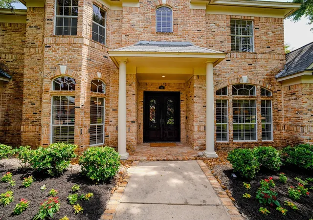 Photo 3 of Single family home for sale at 60 Champion Villa Dr, Houston, TX 77069 | MLS# 70646712 | Listing updated on 2026-09-20