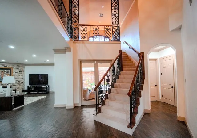 Photo 4 of Single family home for sale at 60 Champion Villa Dr, Houston, TX 77069 | MLS# 70646712 | Listing updated on 2026-09-20