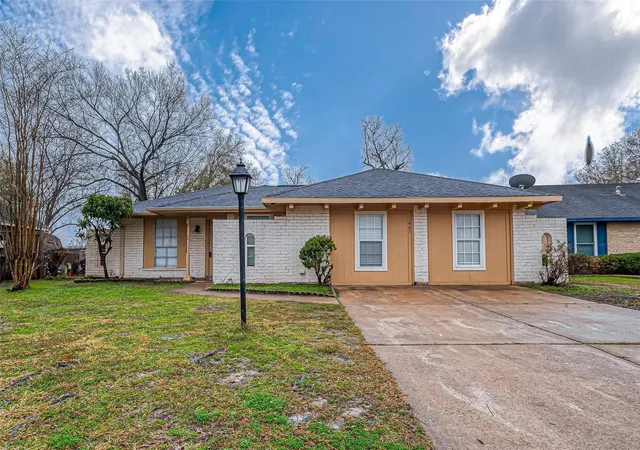 2nd image of 1447 Willow Rock Rd, Houston, TX 77088 | MLS# 10251171