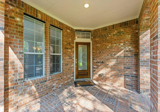 Photo 2 of Single family home for sale at 3 Bonwick Ct, Spring, TX 77382 | MLS# 96546844 | Listing updated on 2026-08-22