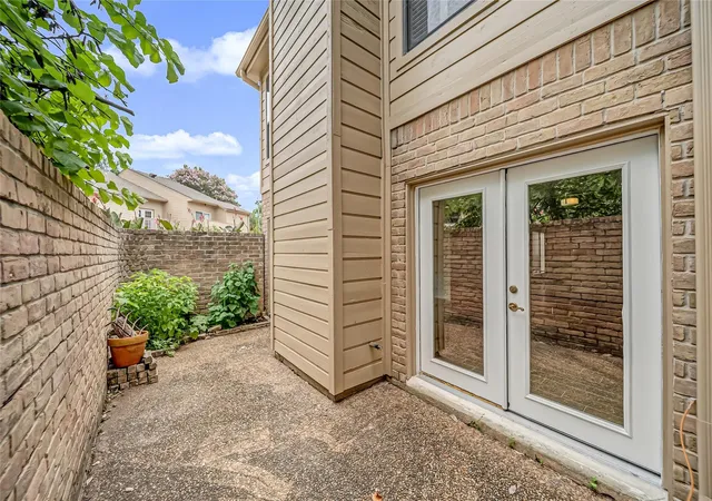 2nd image of 12625 Memorial Dr #142, Houston, TX 77024 | MLS# 78428669