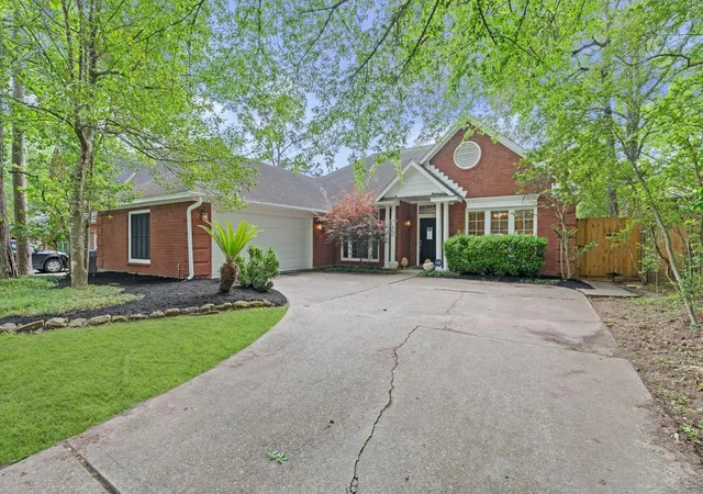 Photo 3 of Sale Pending at 5411 Glade Ests Dr, Kingwood, TX 77339 | MLS# 20649262 | Listing updated on 2026-09-09