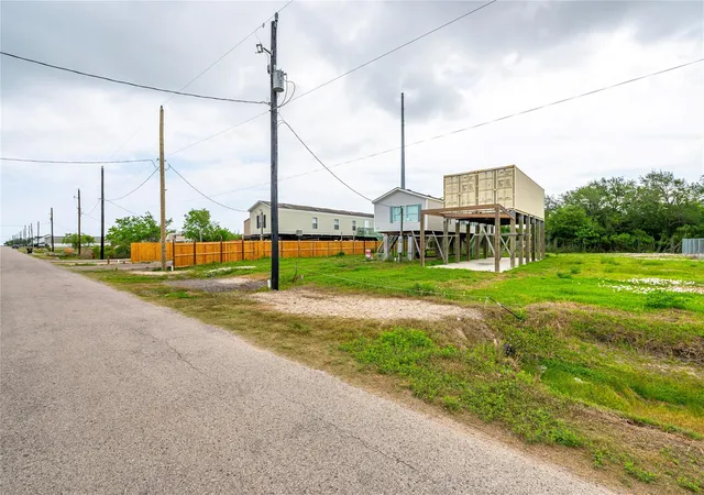 4th image of 437 16Th St, Dickinson, TX 77539 | MLS# 2145584