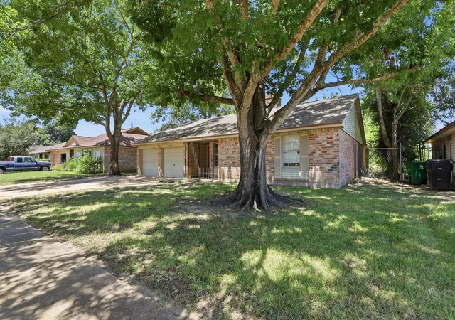 Photo 3 of Single family home for sale at 6614 Indian Lake Dr, Missouri City, TX 77489 | MLS# 54939948 | Listing updated on 2026-09-17