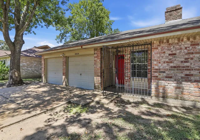 Photo 4 of Single family home for sale at 6614 Indian Lake Dr, Missouri City, TX 77489 | MLS# 54939948 | Listing updated on 2026-09-17