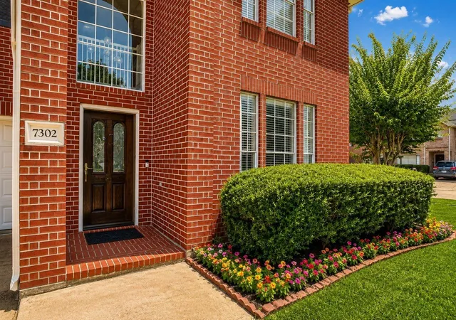 Photo 3 of Sale Pending at 7302 Moon Beam Cir, Missouri City, TX 77459 | MLS# 98998383 | Listing updated on 2026-09-04