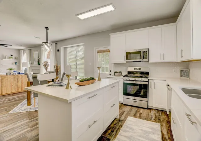 Photo 3 of Sale Pending at 7302 Moon Beam Cir, Missouri City, TX 77459 | MLS# 98998383 | Listing updated on 2026-09-04
