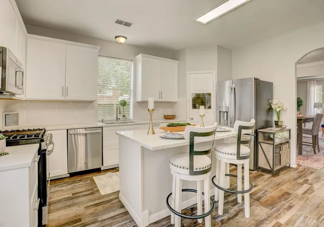 Photo 4 of Sale Pending at 7302 Moon Beam Cir, Missouri City, TX 77459 | MLS# 98998383 | Listing updated on 2026-09-04
