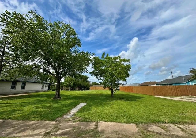 Homes for sale in Freeport, TX | 12 N Ave H, Freeport, TX 77541 | MLS# 65656008