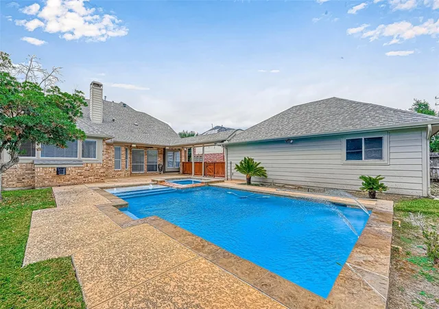 Photo 3 of Single family home for sale at 6106 Laguna Del Rey Dr, Houston, TX 77041 | MLS# 60252167 | Listing updated on 2026-09-11