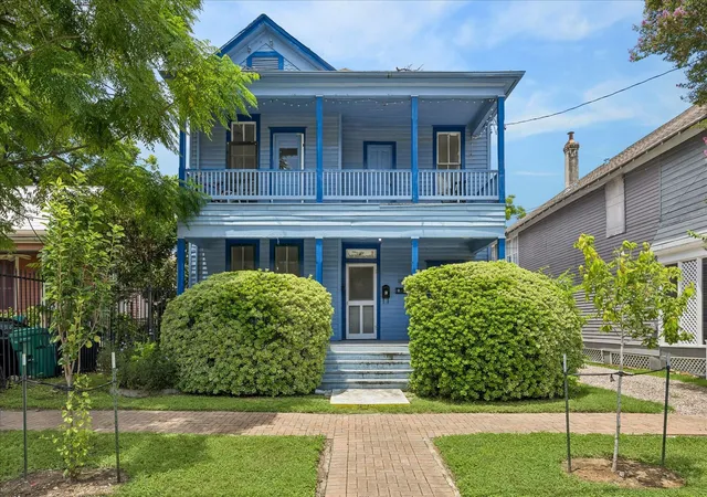 Single family home for sale at 1814 Kane St, Houston, TX 77007 | MLS# 52444096