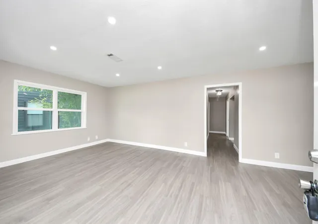 Photo 4 of Single family home for sale at 4910 Eppes St, Houston, TX 77021 | MLS# 54897630 | Listing updated on 2026-09-11