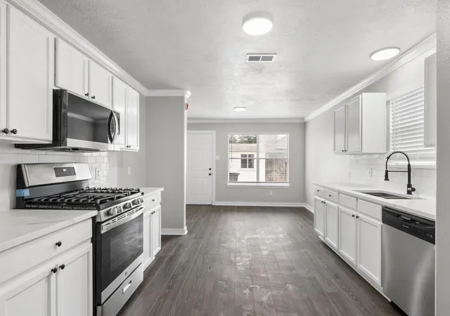 Photo 2 of Sale Pending at 14211 Brunswick Point Ln, Houston, TX 77047 | MLS# 49512533 | Listing updated on 2026-09-10