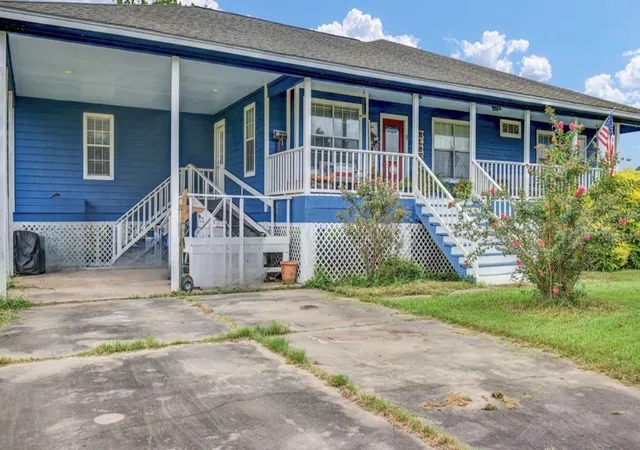 Photo 2 of Single family home for sale at 1226 Frontier Trl, Angleton, TX 77515 | MLS# 60083823 | Listing updated on 2026-09-07