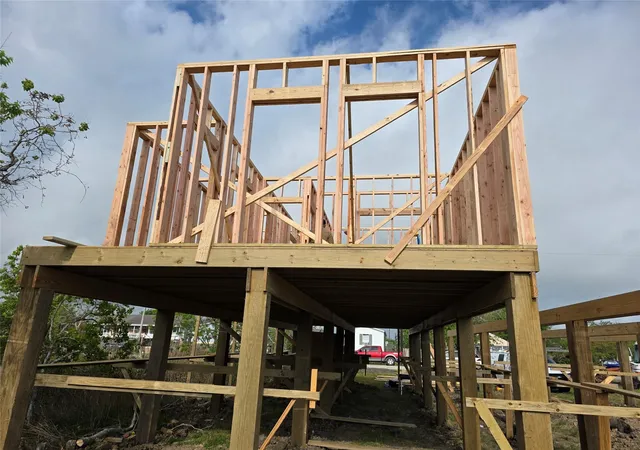 Photo 4 of Single family home for sale at 311 21st Street, Dickinson, TX 77539 | MLS# 22452561 | Listing updated on 2026-04-08
