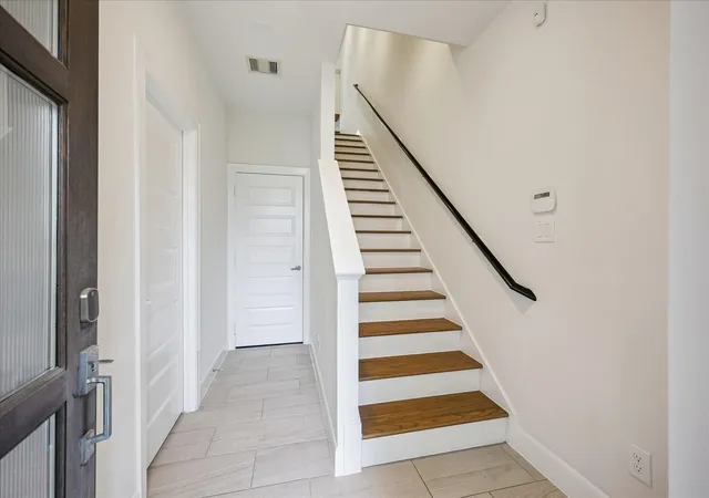 3rd image of 2722 Eado Edge Ct, Houston, TX 77020 | MLS# 49698958