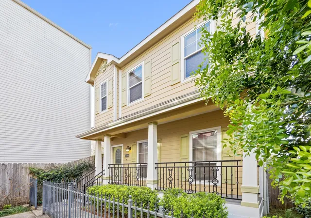 Photo 2 of Single family home for sale at 1106 W 18th Street #A, Houston, TX 77008 | MLS# 13161796 | Listing updated on 2026-08-18