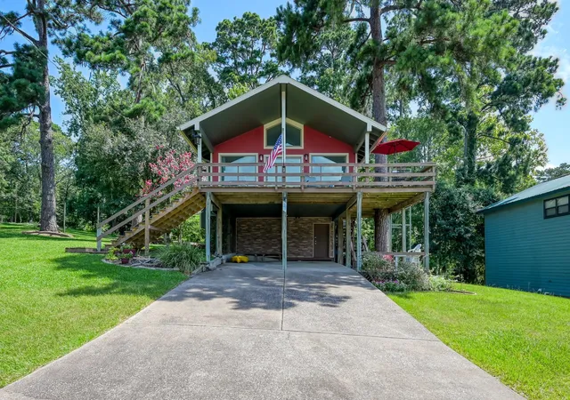 2nd image of 71 Edgewater Wy, Pointblank, TX 77364 | MLS# 98843303