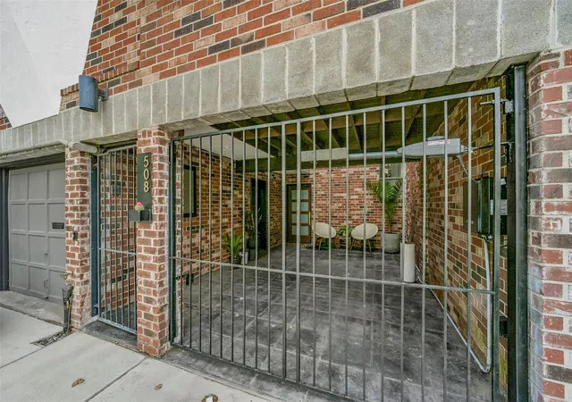2nd image of 508 Roy St, Houston, TX 77007 | MLS# 37469633