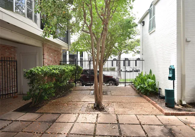 13th image of 2595 Marilee Ln #2, Houston, TX 77057 | MLS# 20143661