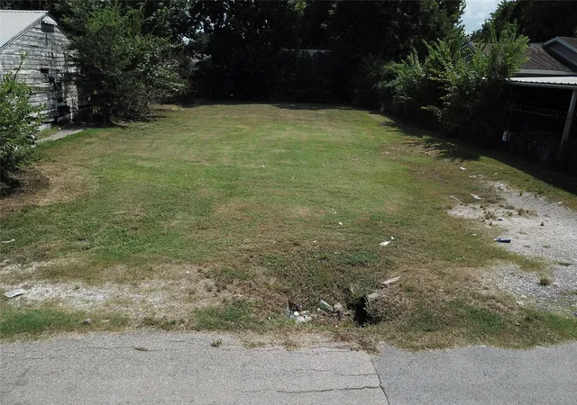 Photo 3 of Land for sale at 6810 Gainesville St, Houston, TX 77020 | MLS# 51001979 | Listing updated on 2026-08-25