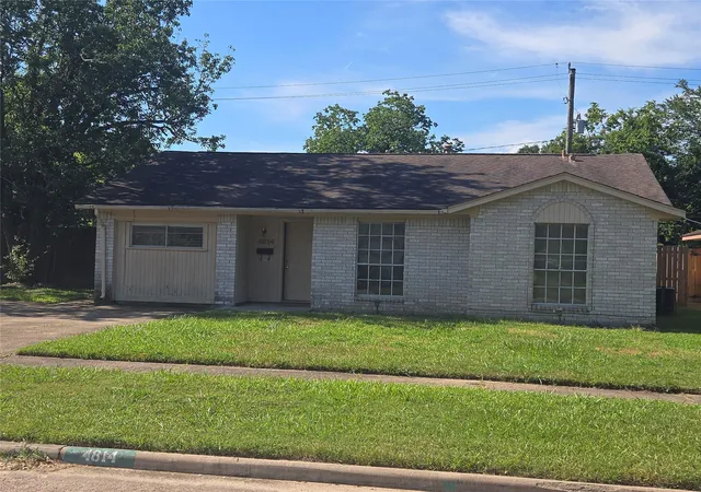 Photo 1 of Sale Pending at 4814 Tidewater Dr, Houston, TX 77045 | MLS# 20355191 | Listing updated on 2026-09-07