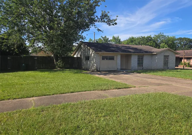 Photo 3 of Sale Pending at 4814 Tidewater Dr, Houston, TX 77045 | MLS# 20355191 | Listing updated on 2026-09-07