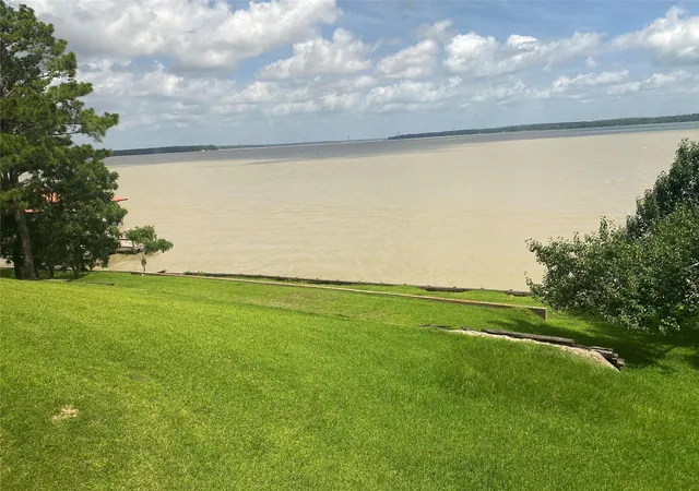 5th image of 22365 La Jolla Ct, Huntsville, TX 77320 | MLS# 96499338