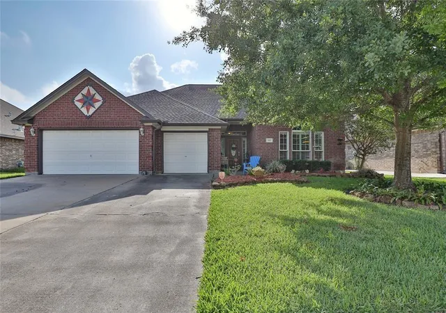 1st image of 112 Majestic Oak Cir, Lake Jackson, TX 77566 | MLS# 60315993