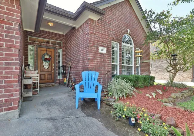 image of 112 Majestic Oak Cir, Lake Jackson, TX 77566 | MLS# 60315993
