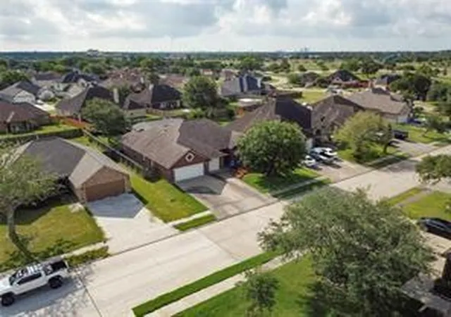 image of 112 Majestic Oak Cir, Lake Jackson, TX 77566 | MLS# 60315993