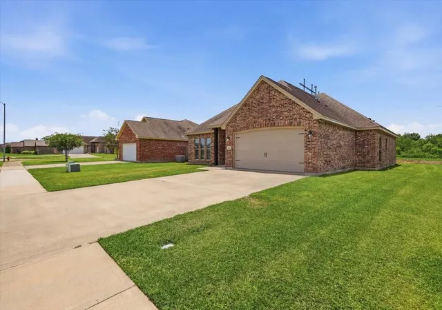 Homes for sale in Orange, TX | 706 Cypress Wood Dr, Orange, TX 77630 | MLS# 62735397