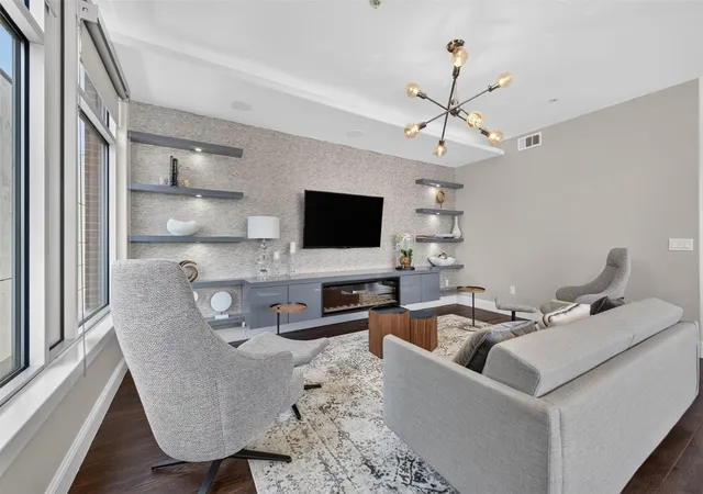 Photo 4 of Condo for sale at 1901 Post Oak Blvd #505, Houston, TX 77056 | MLS# 49781530 | Listing updated on 2026-09-18