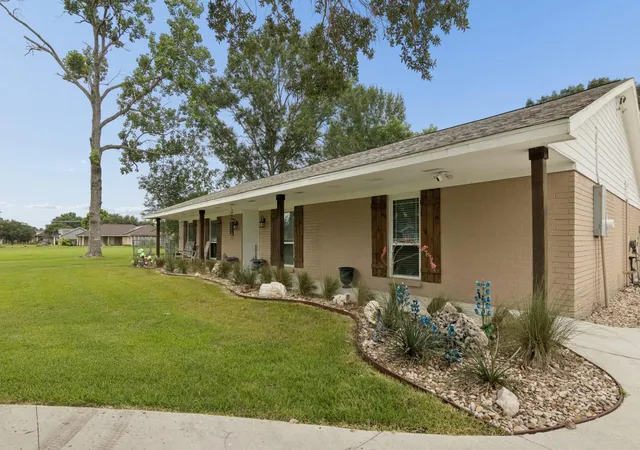 Photo 3 of Single family home for sale at 2865 County Rd 936a, Alvin, TX 77511 | MLS# 58192726 | Listing updated on 2026-09-18