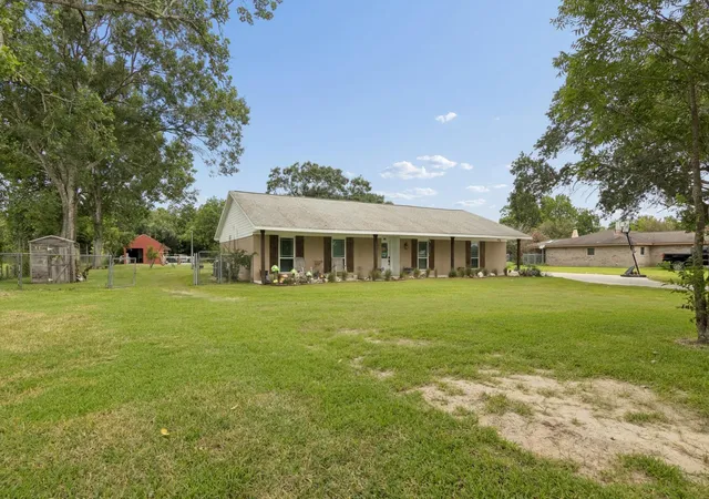 Photo 3 of Single family home for sale at 2865 County Rd 936a, Alvin, TX 77511 | MLS# 58192726 | Listing updated on 2026-09-18